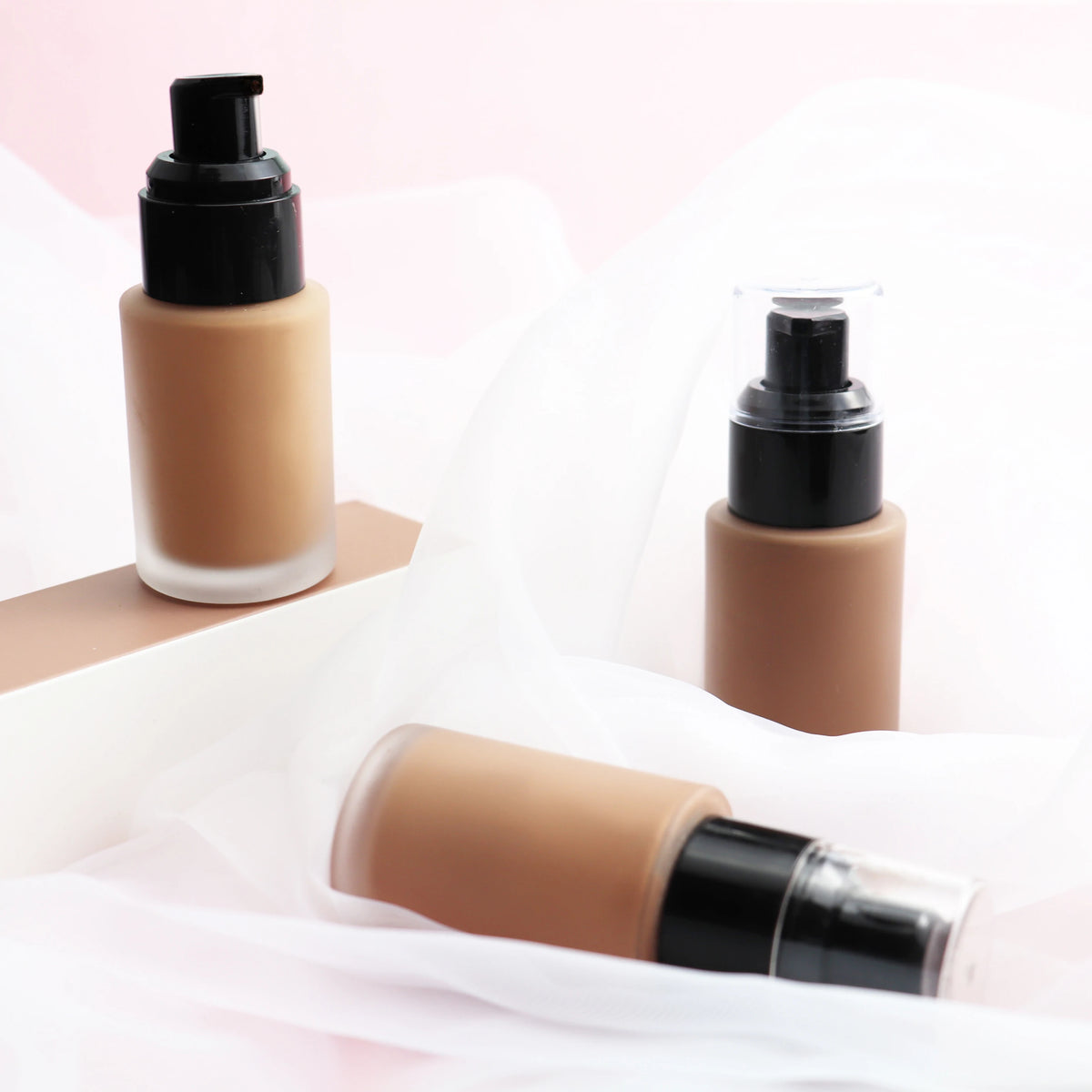 OEM 12-Color Liquid Foundation and Face Concealer Makeup Best Waterproof Powder Foundation for All Skin Tone